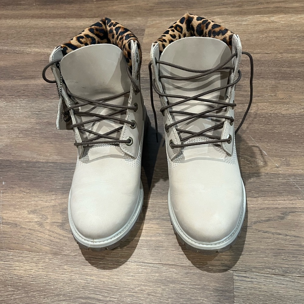 Cream Boots with Leopard Print Collar